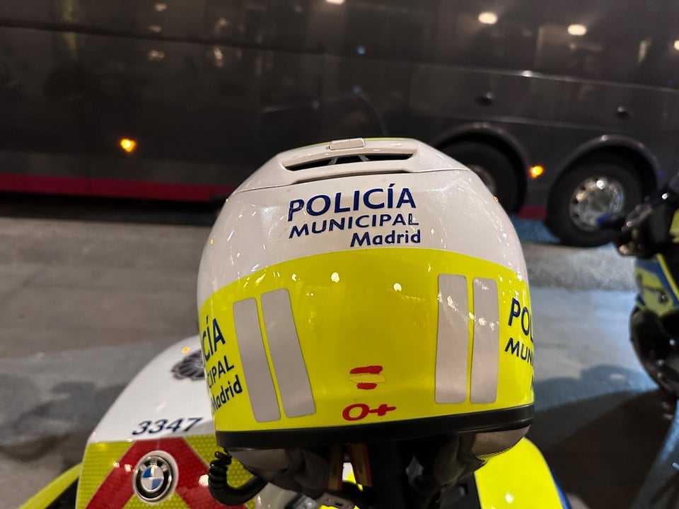 Policías municipales de Madrid incluyen su grupo sanguíneo en sus cascos