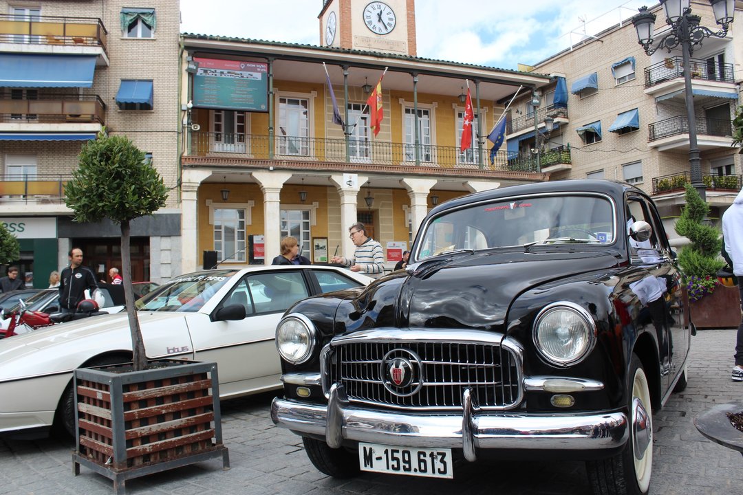 Concentración de coches clásicos en Morata de Tajuña (Foto: Ayuntamiento de Morata de Tajuña).