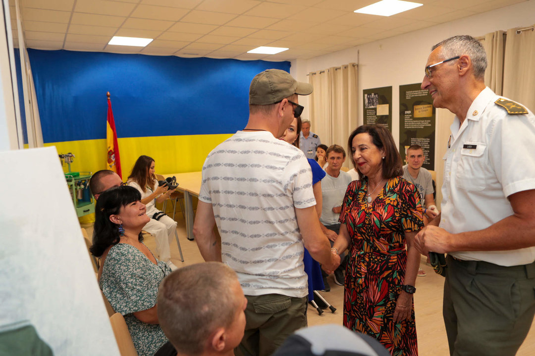 Una visita anterior de Margarita Robles a los heridos ucranianos del hospital de Zaragoza (Foto- Iñaki Gómez : MDE). 