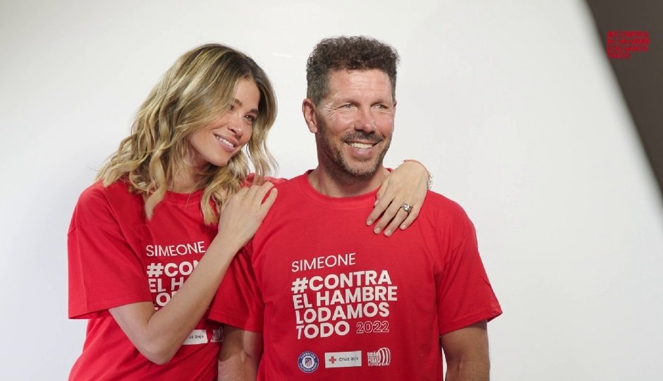 Carla Pereyra y Diego Pablo Simeone, juntos en el vídeo que piden apoyo para la campaña contra el hambre. Foto de ARCHIVO