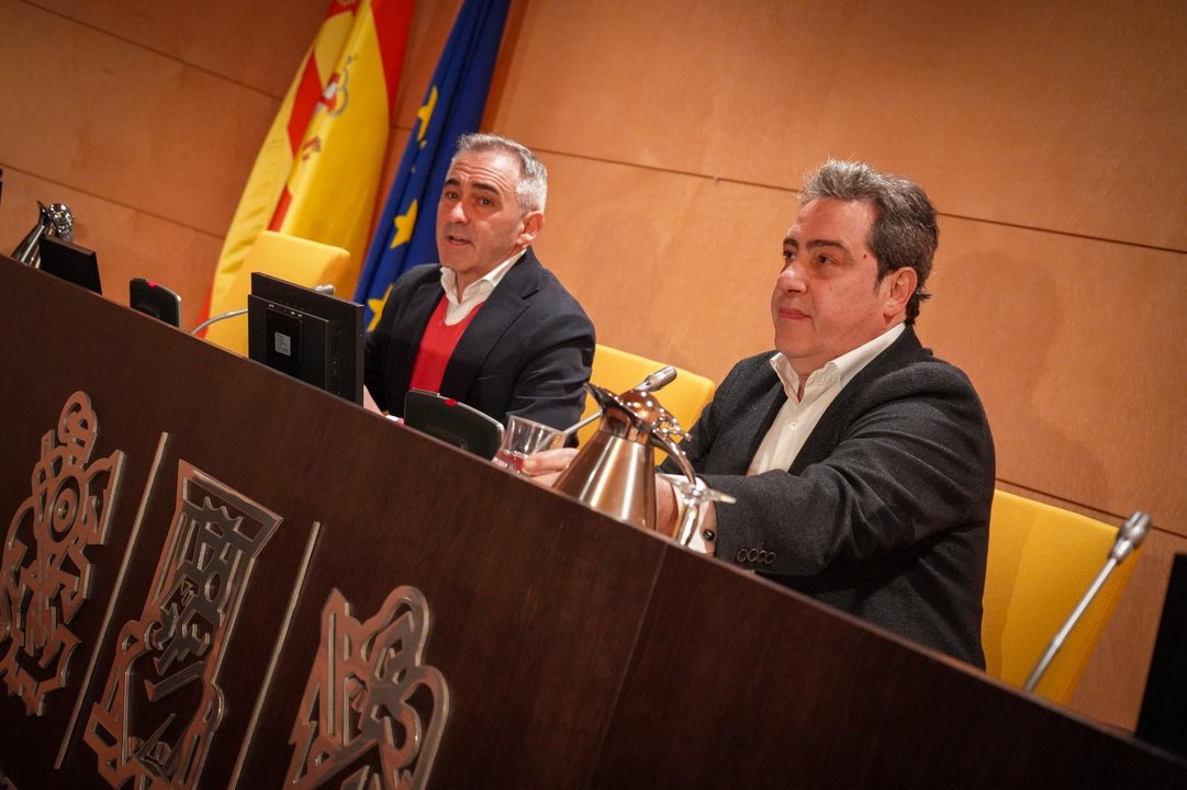 Jose Maria Llanos (Vox) derecha, M iguel Barrachina (PP) izquierda