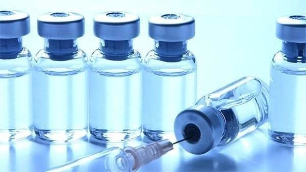 Fotografía con ampollas de vacunas. CDC 