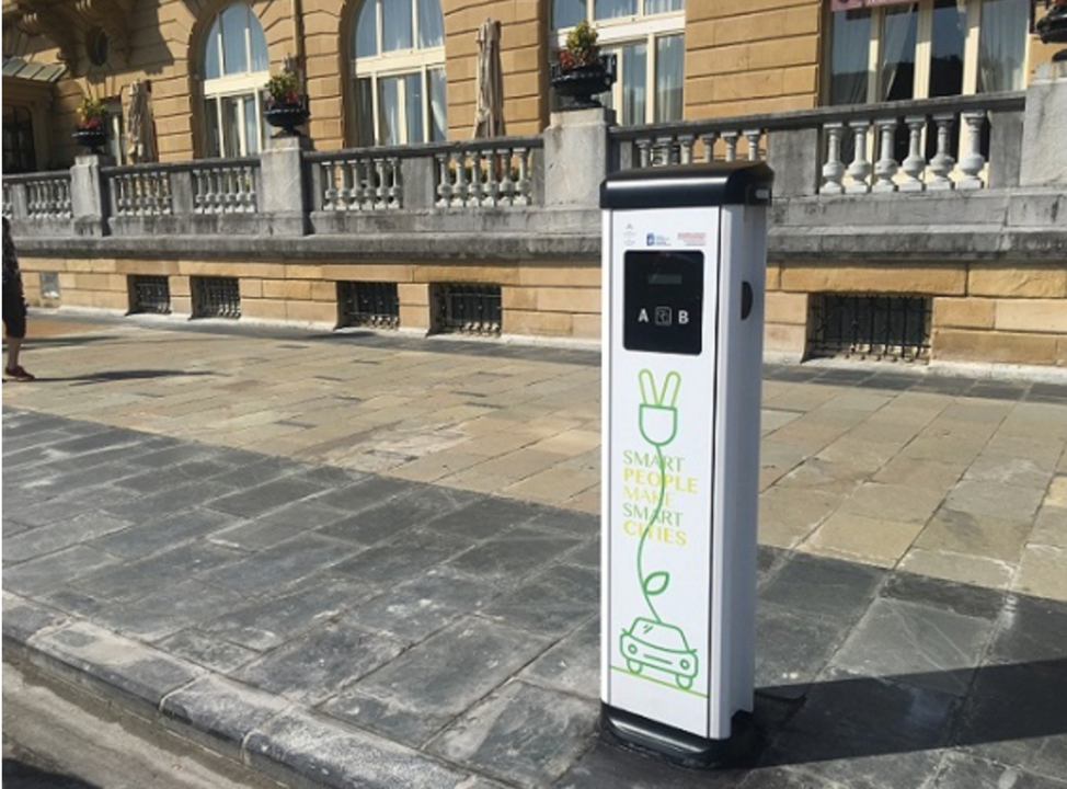 San Sebastián extiende los postes de recarga de coches eléctricos