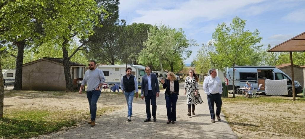 El alcalde y varios concejales visitando el camping municipal IR AL CONTENIDO PRINCIPAL 