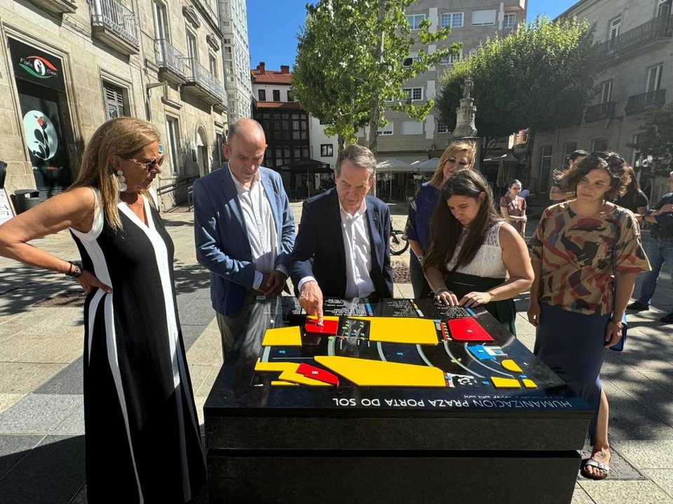 Vigo instala una maqueta tifológica en la Puerta del Sol