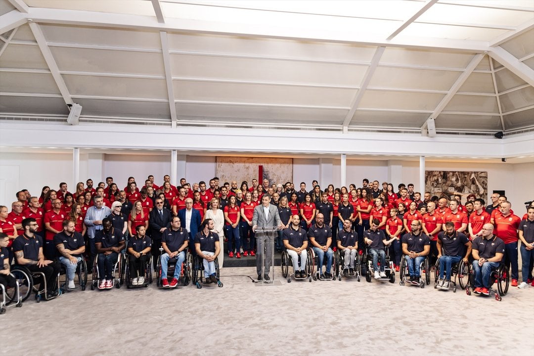 El presidente del Gobierno, Pedro Sánchez, interviene durante el acto en el que recibe a los equipos participantes en los Juegos Olímpicos y Paralímpicos de París 2024, en el Complejo de la Moncloa, a 23 de julio de 2024. (Foto:  Carlos Luján / Europa Press)