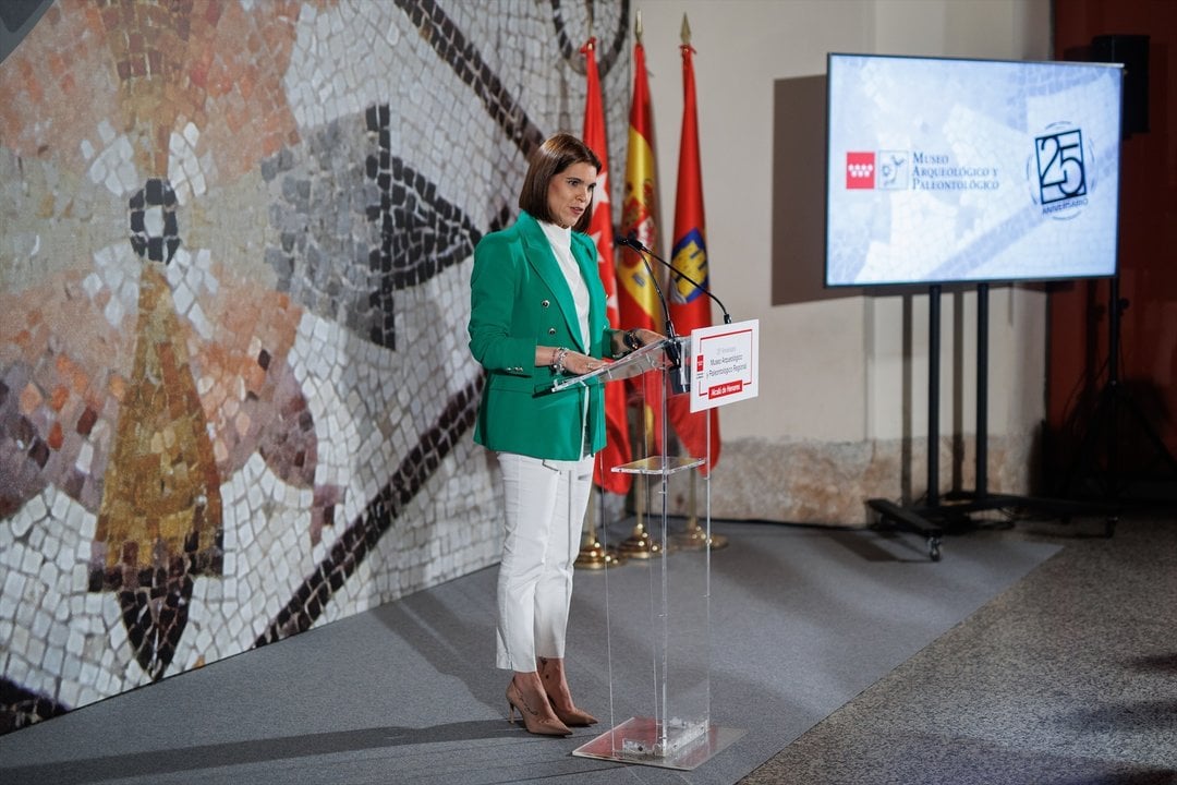 La alcaldesa de Alcalá de Henares, Judith Piquet, interviene durante la conmemoración del XXV aniversario del Museo Arqueológico y Paleontológico Regional de Alcalá de Henares, en el Museo Arqueológico y Paleontológico de la Comunidad de Madrid, a 24 de mayo de 2024, en Alcalá de Henares, Madrid. (Foto: Alejandro Martínez Vélez / Europa Press)