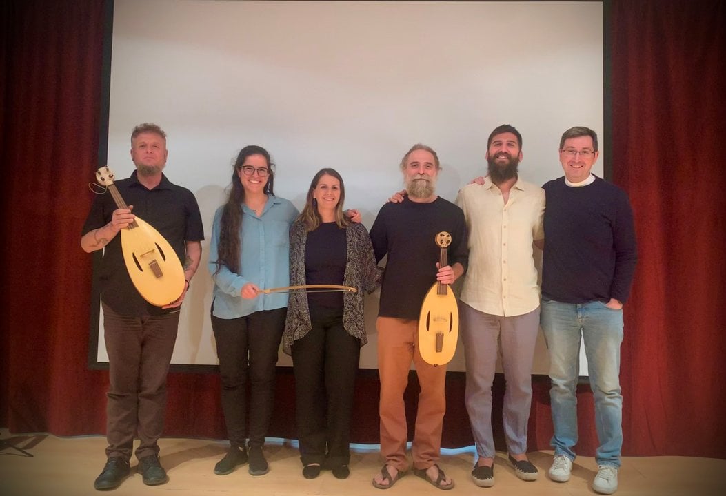 Presentación en la UAX de la viola oval medieval.