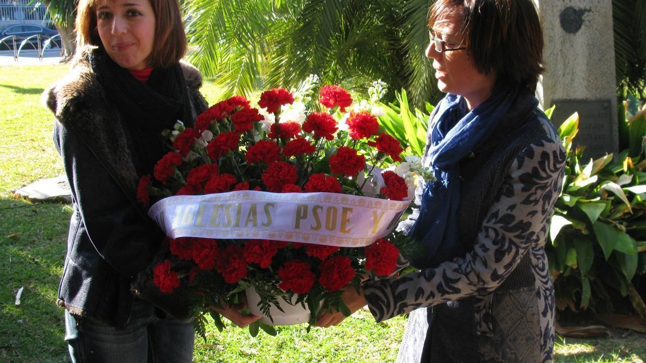 Auxiliadora Jiménez (UGT) y María Gámez (PSOE), en el acto de homenaje a Pablo Iglesias en Málaga.