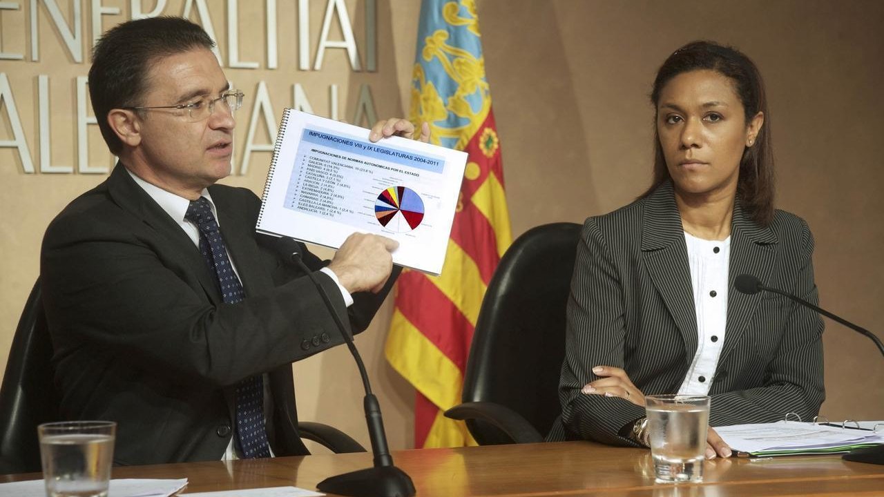 Serafín Castellano y Lola Johnson, en una rueda de prensa durante su anterior etapa en el Gobierno valenciano.