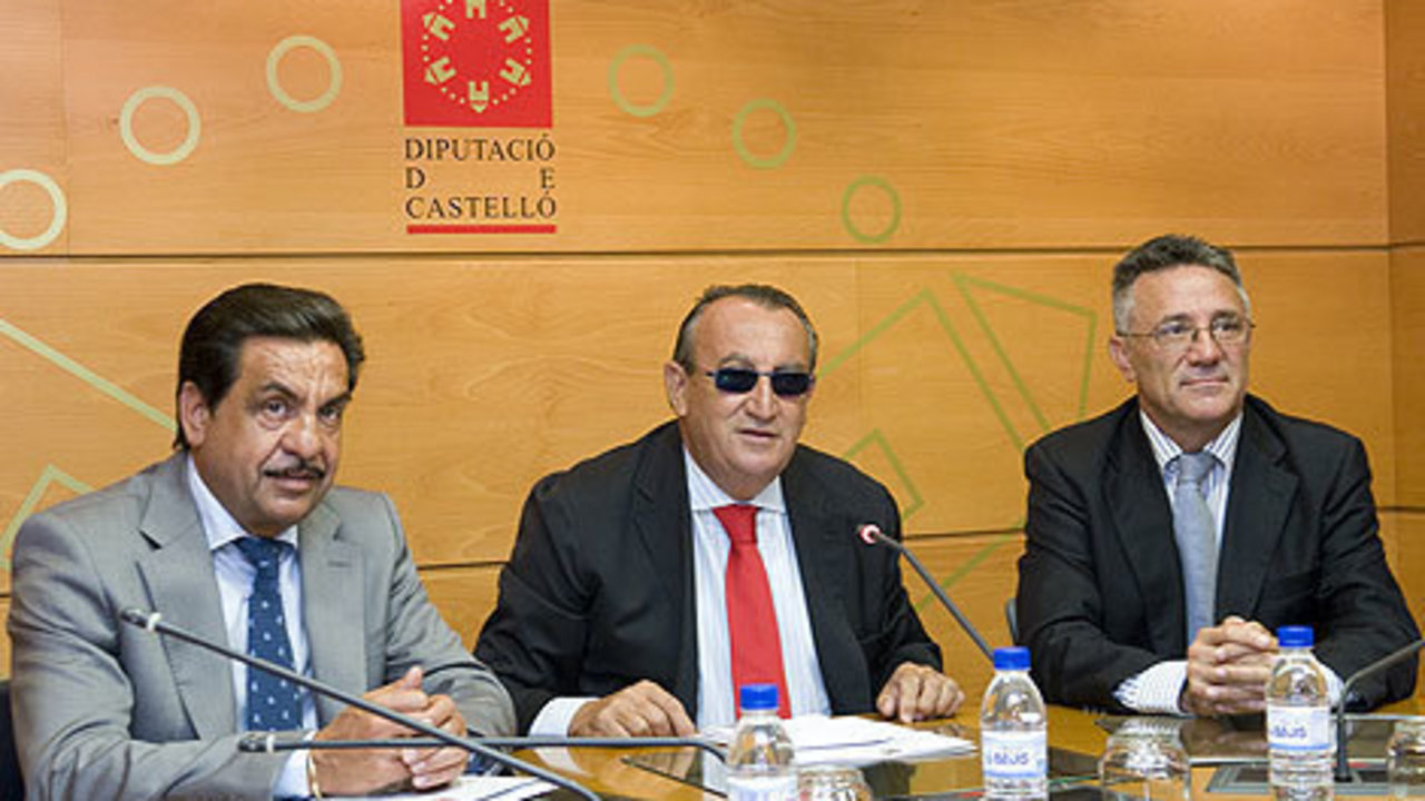 Carlos Fabra (derecha), junto al vicepresidentes de la Diputación Francisco Martínez (izquierda).