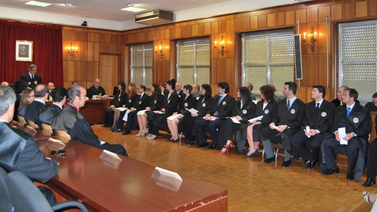 Acto de entrega de despachos a los alumnos de la Escuela Judicial.
