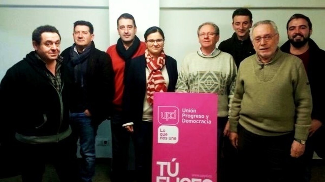 El nuevo Consejo Territorial de UPyD en Galicia, encabezado por José Antonio de Lorenzo (cuarto por la derecha).