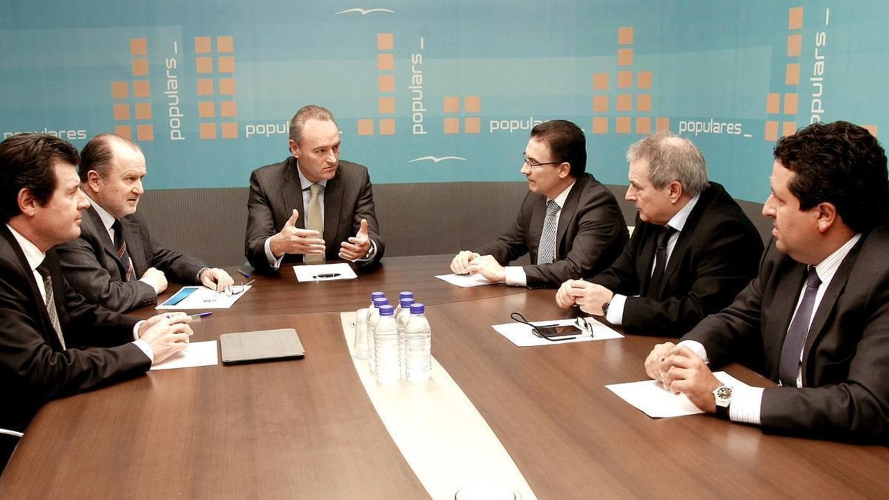 Alberto Fabra, en una reunión para preparar la campaña para las elecciones europeas.