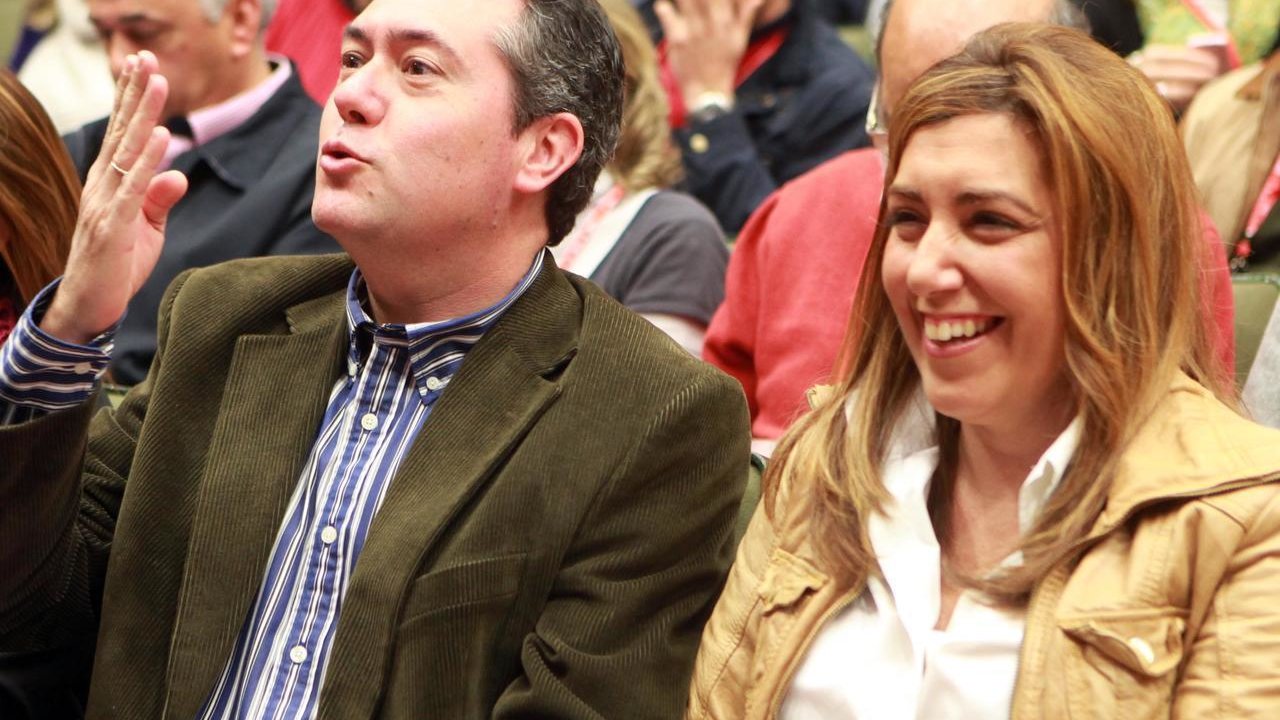 El líder del PSOE de Sevilla, Juan Espadas, y la presidenta andaluza, Susana Díaz.