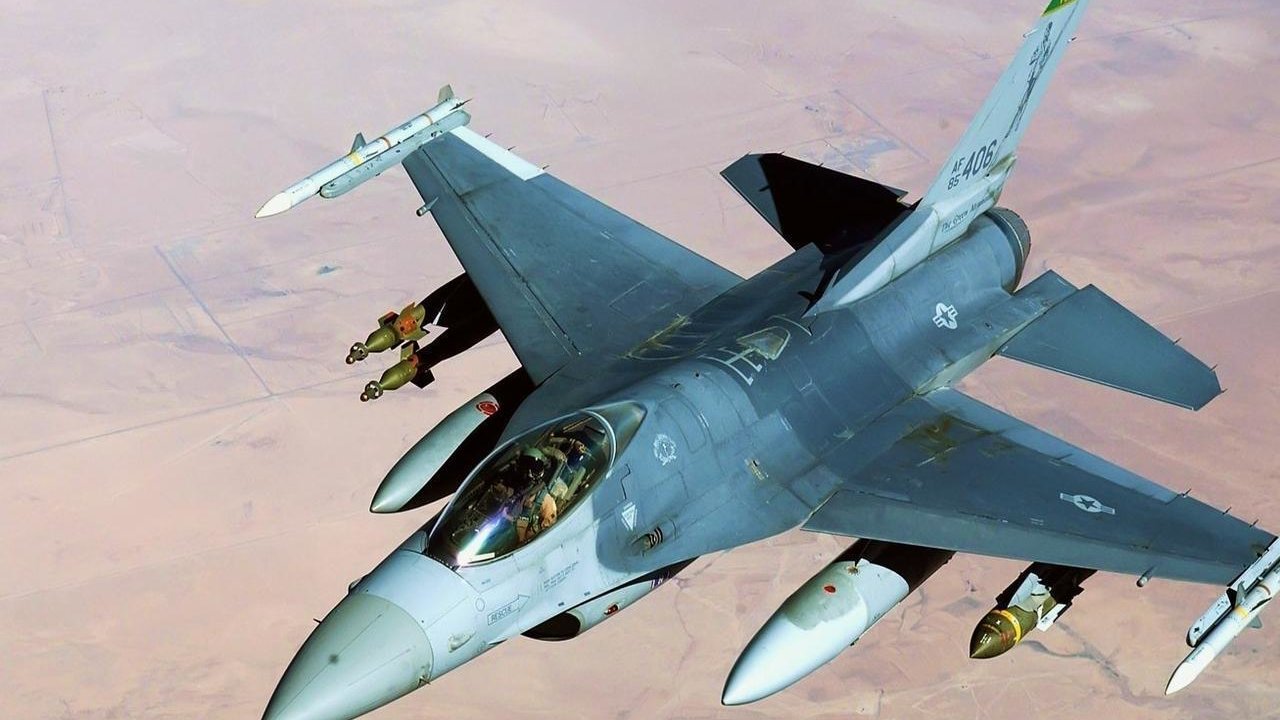 Un caza F-16 Fighting Falcon como los que la Asamblea Nacional de Cataluña plantea para el ejército catalán.