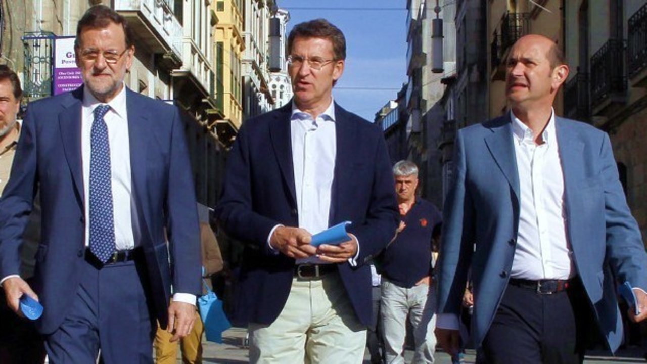 Mariano Rajoy, Alberto Núñez Feijóo y Rafael Louzán, en un acto de la campaña para las elecciones europeas.