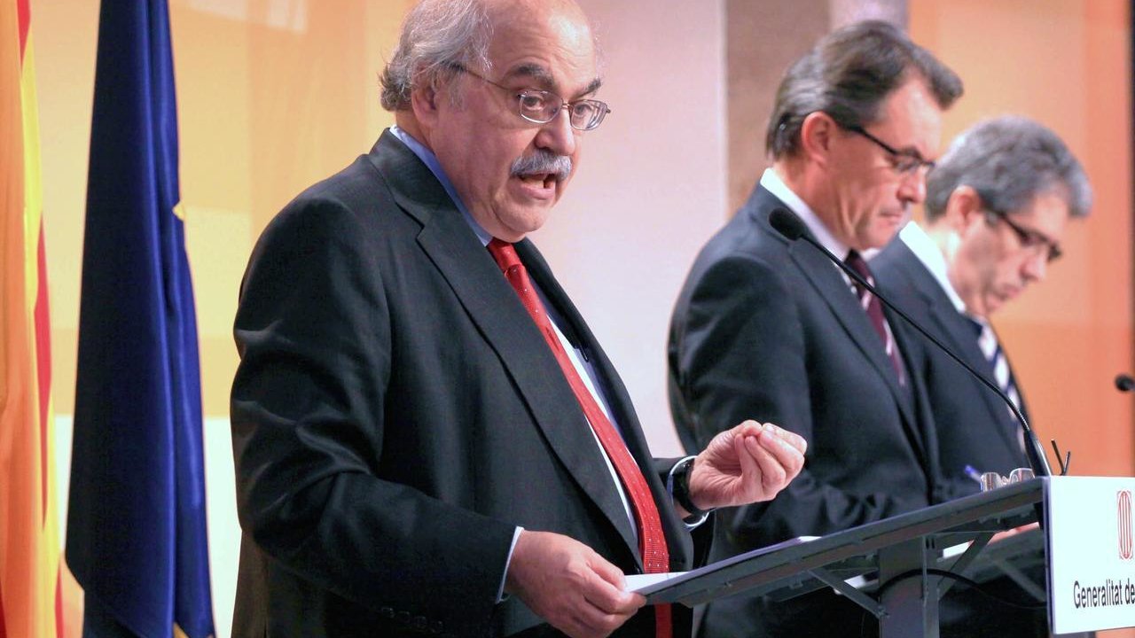 El consejero catalán de Economía, Andreu Mas Colell, junto al presidente Artur Mas y el portavoz Francesc Homs.