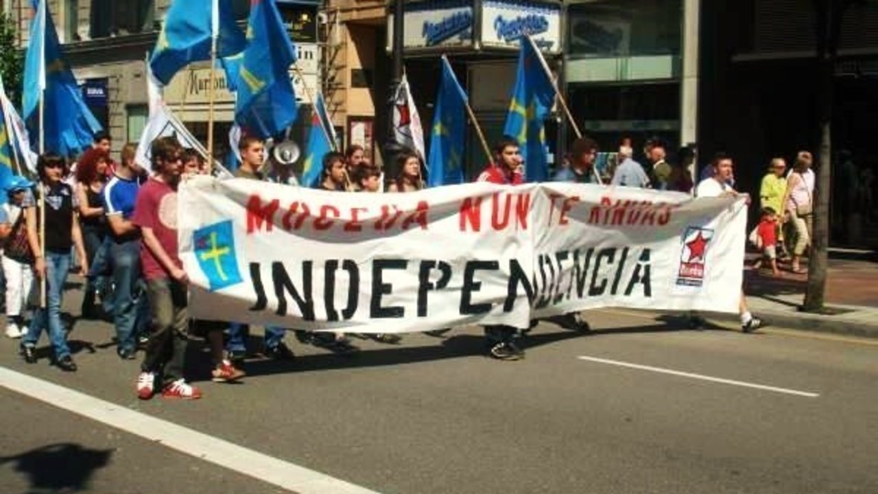 Manifestación de Darréu por Oviedo.