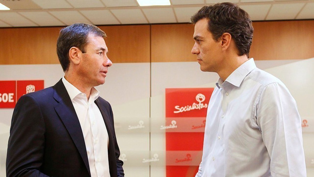 Tomás Gómez, en su primera reunión con el nuevo secretario general del PSOE, Pedro Sánchez.