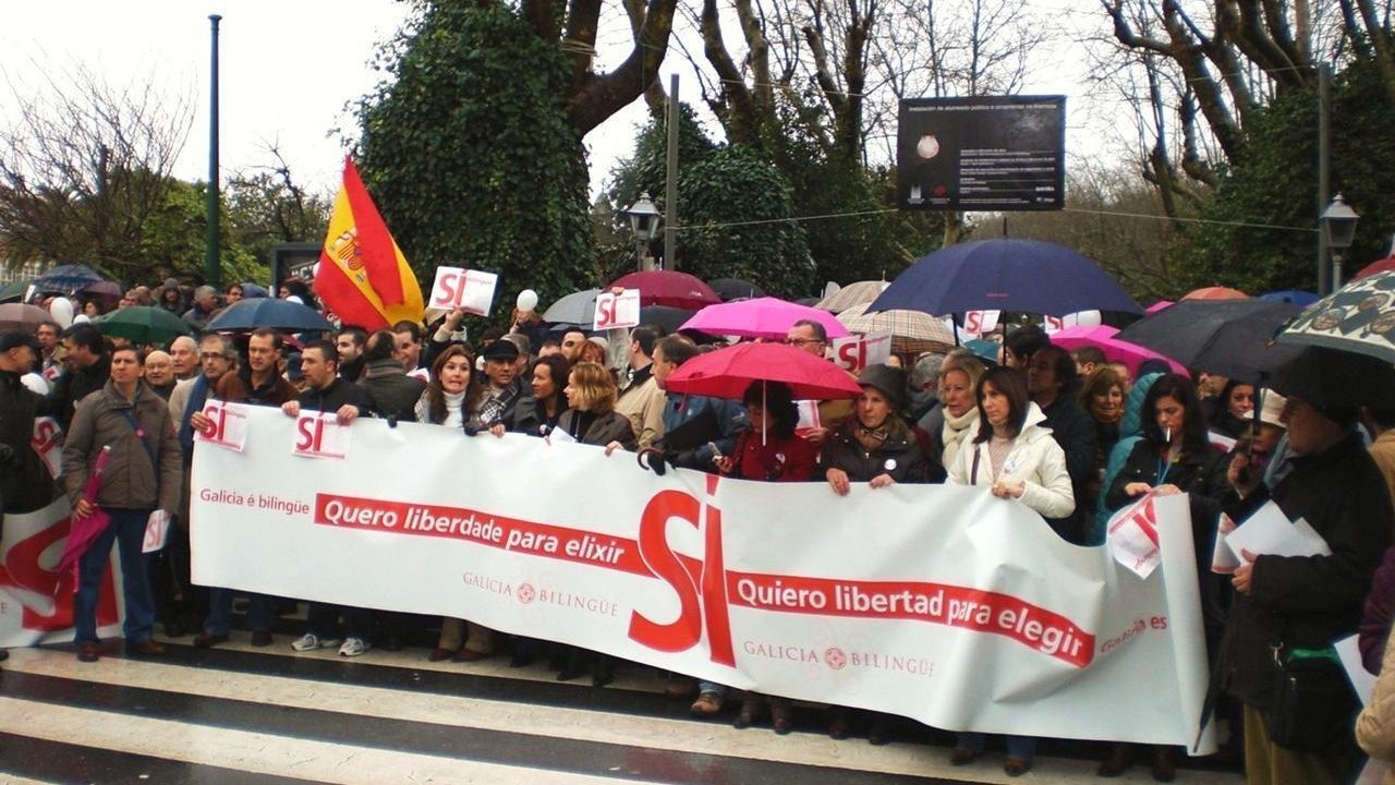 Manifestación de Galicia Bilingüe en favor de la enseñanza en gallego y castellano.
