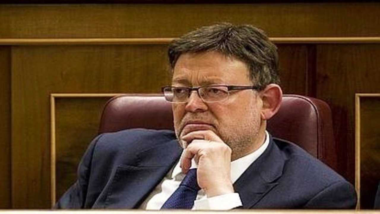 Ximo Puig, sentado en su escaño del Congreso de los Diputados.
