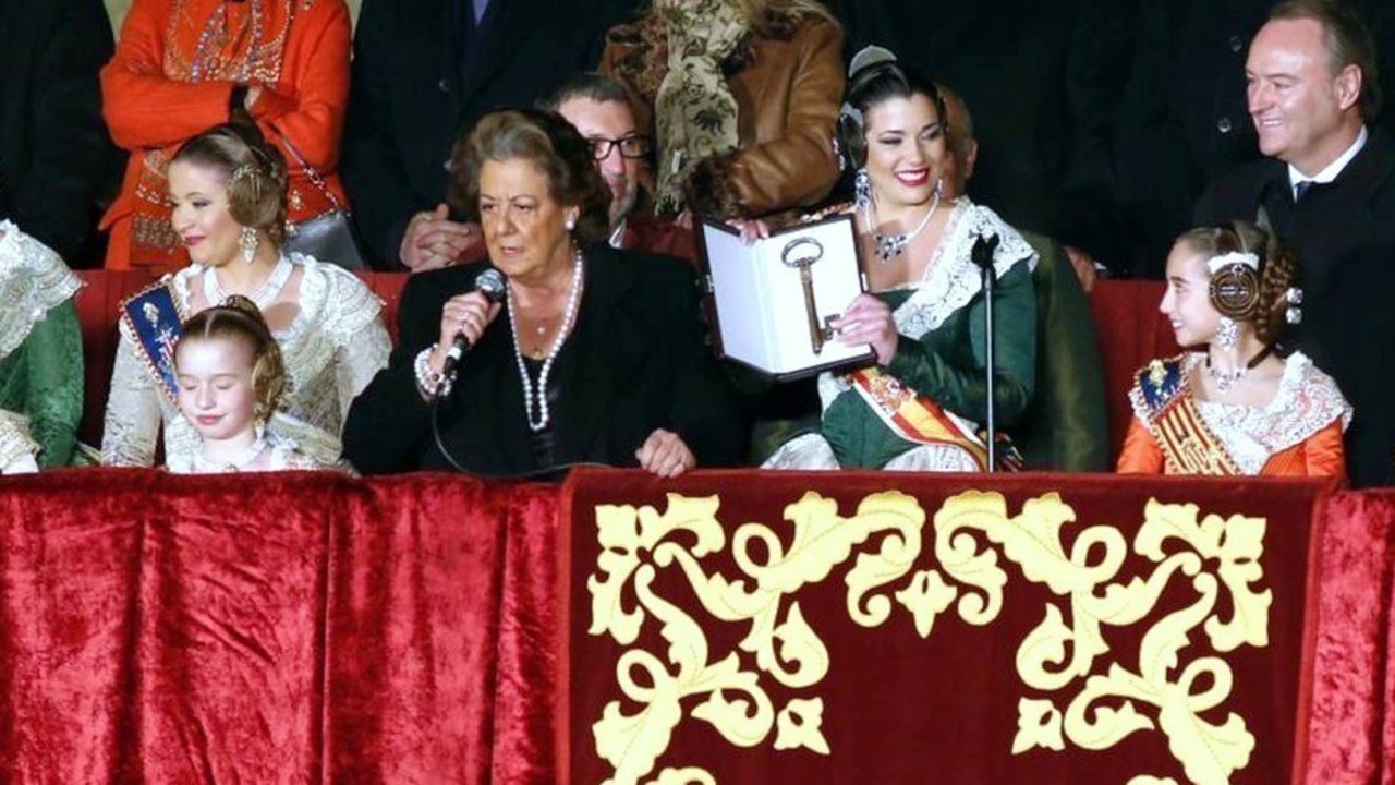 Rita Barberá pronuncia el discurso durante la Cridá de las Fallas.