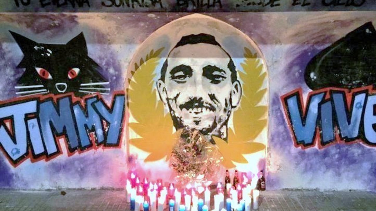 Mural en homenaje al ultra de Riazor Blues asesinado en el Manzanares.