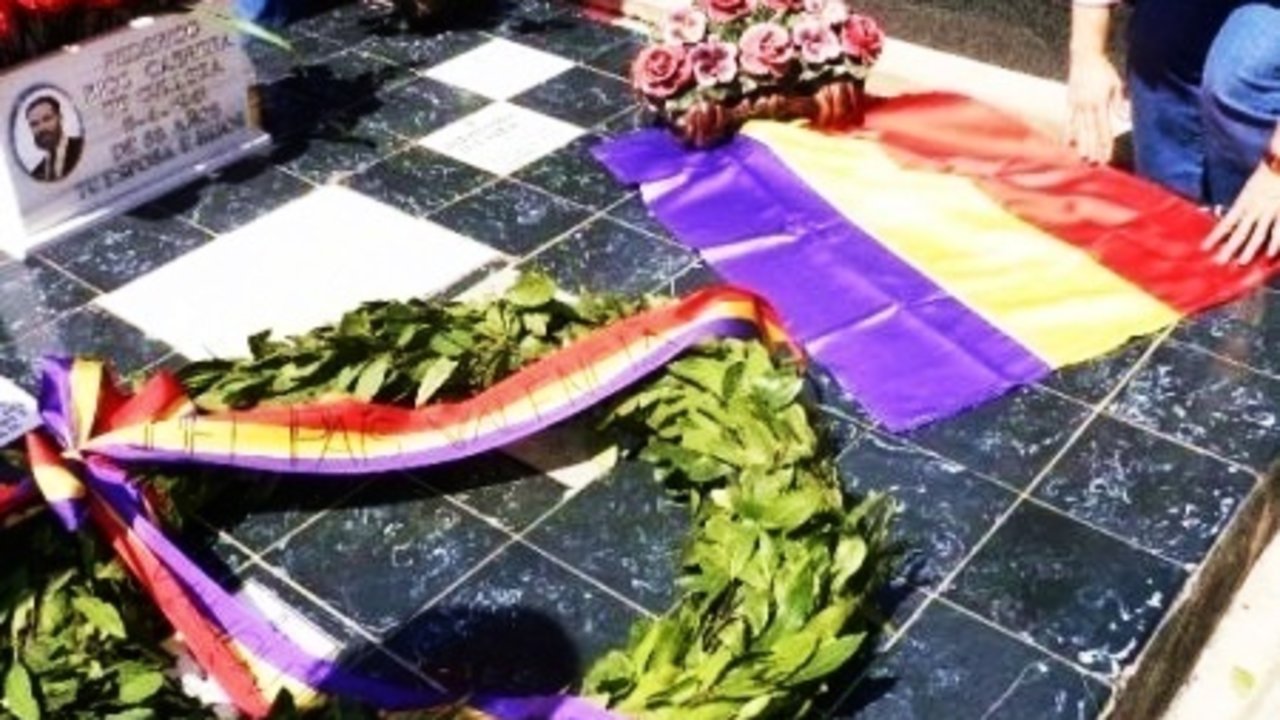 Homenaje a los republicanos fusilados en el cementerio de Paterna (Valencia).