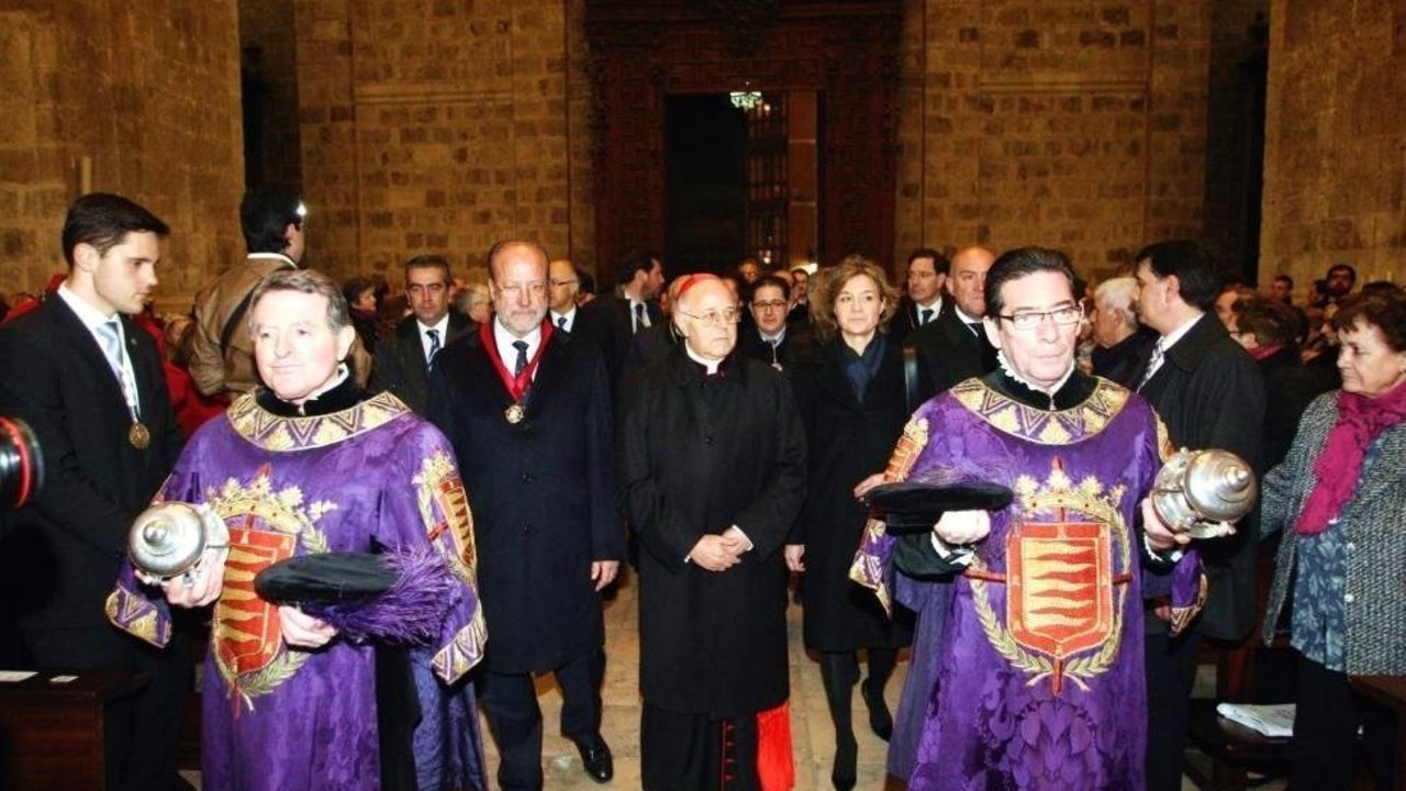 El alcalde de Valladolid, Javier León de la Riva (izquierda), en el pregón de Semana Santa.
