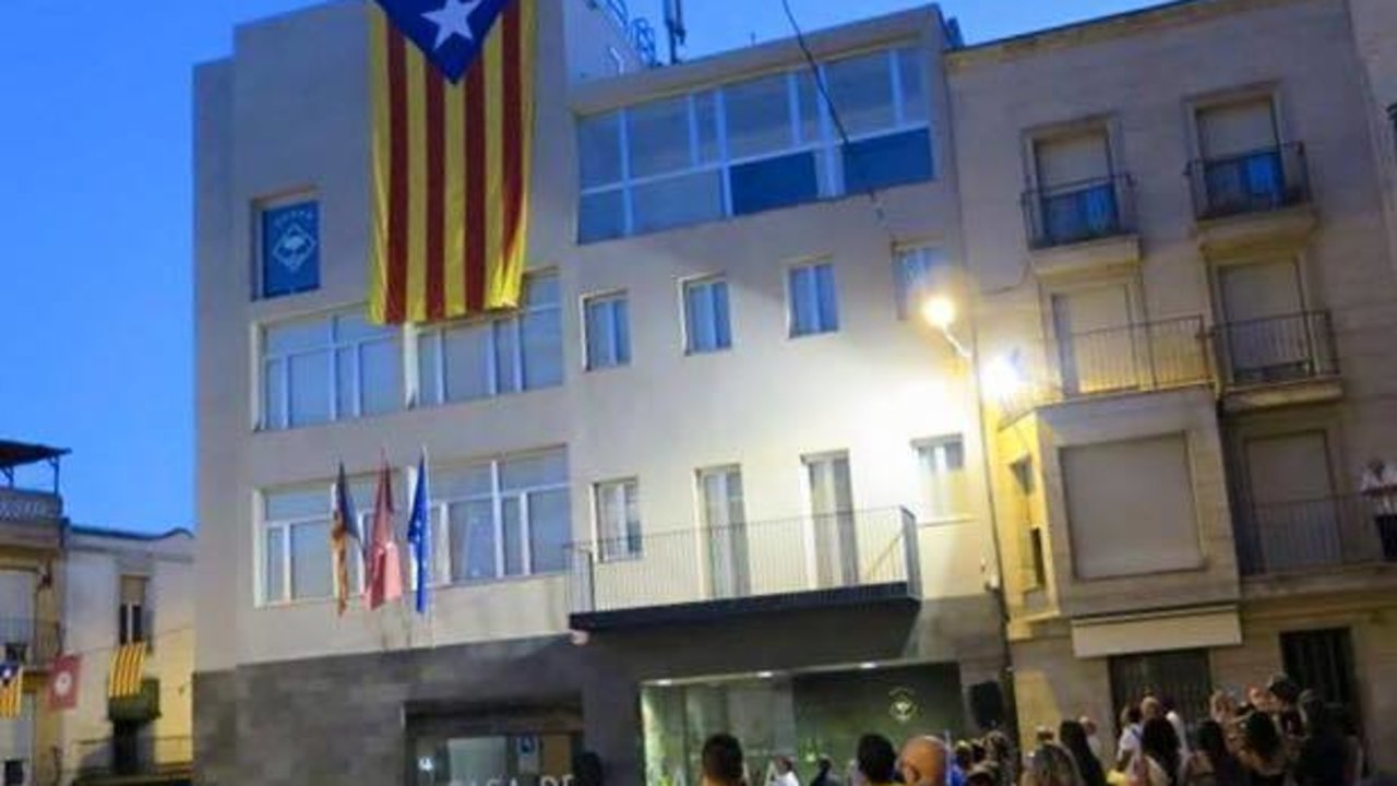 Bandera estelada Alcarrás (Fotografía: Alcarràs per la independència)