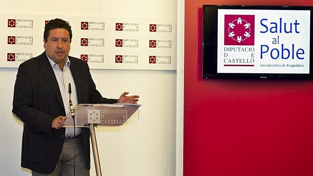 Javier Moliner, presidente de la Diputación de Castellón, en la presencia del programa Salut al Poble.