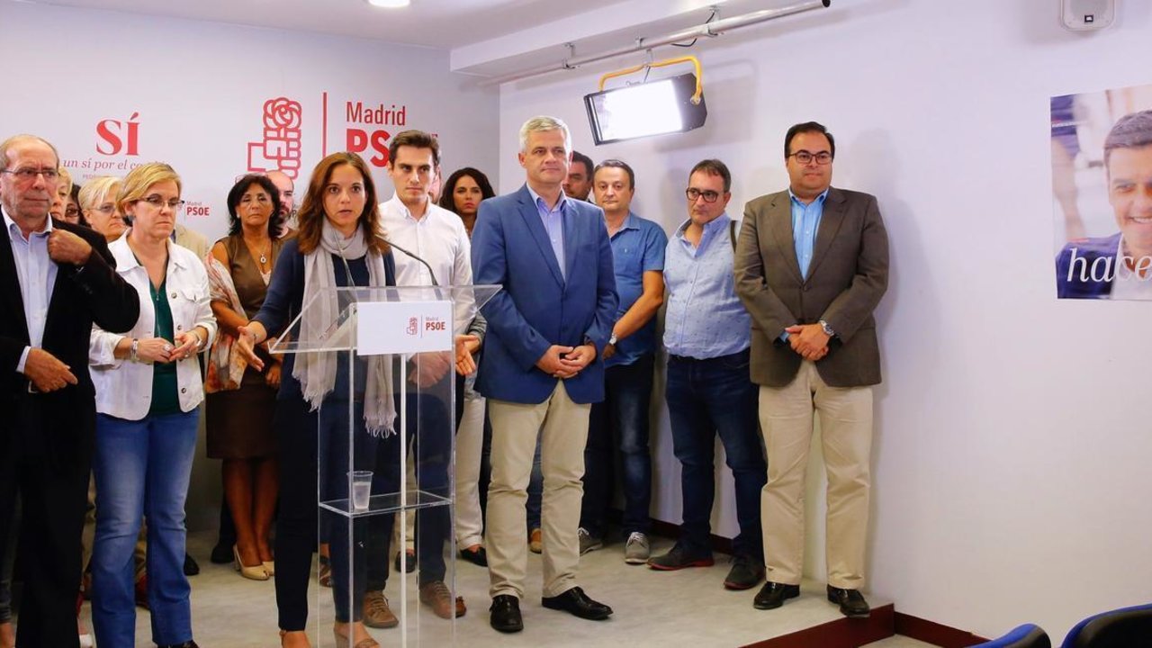 Comparecencia de Sara Hernández y otros dirigentes del PSOE-M antes del Comité Federal del 1 de octubre.