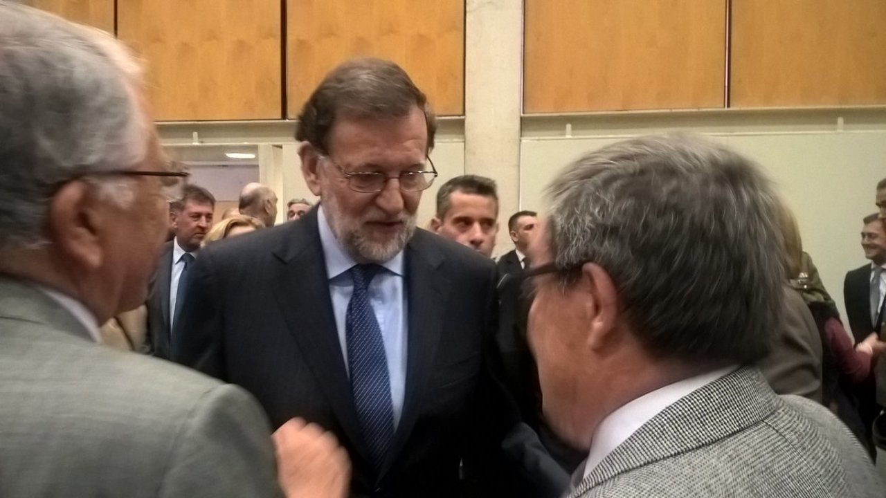 Mariano Rajoy saluda a Ángel Ros, alcalde de Lérida.
