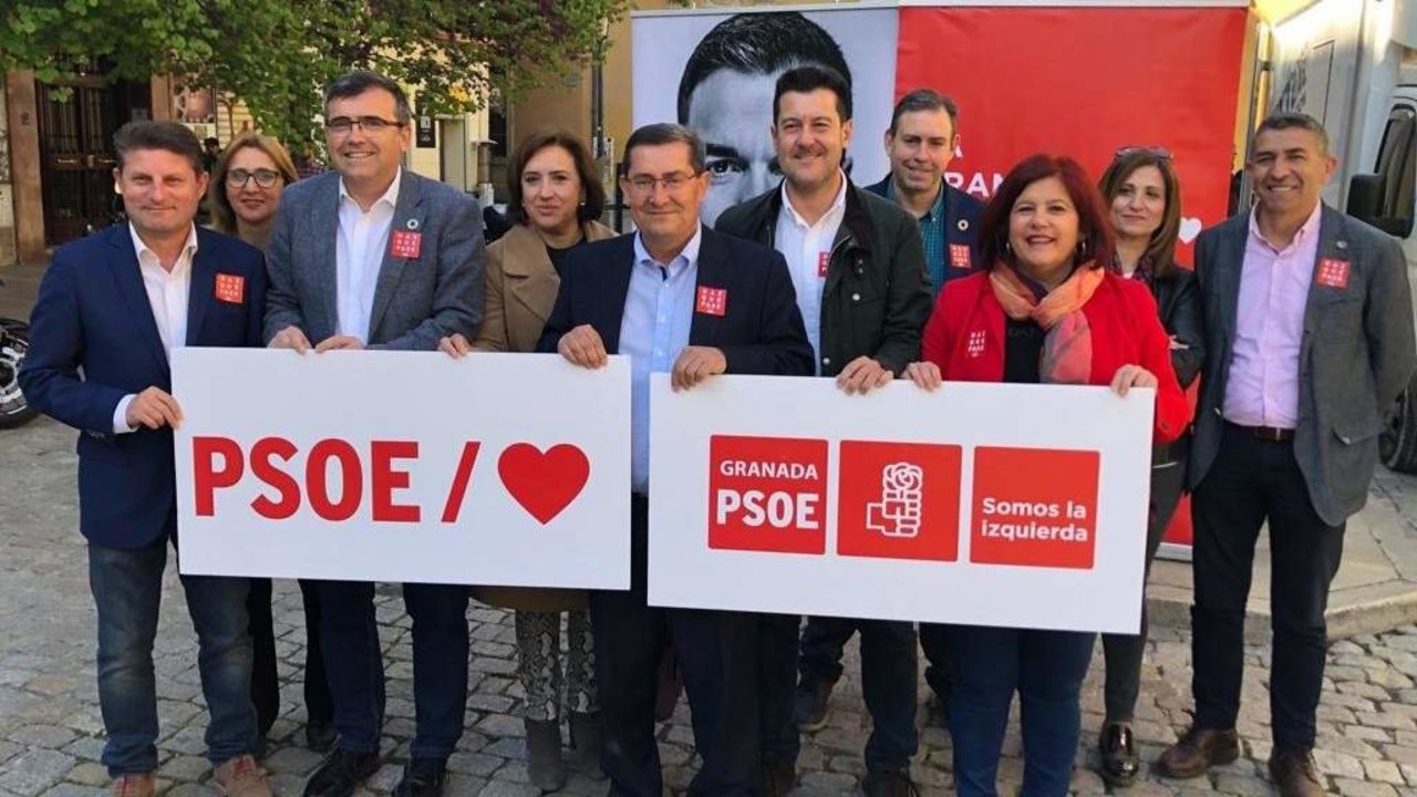 El secretario general del PSOE de Granada, Pepe Entrena, durante un acto en la campaña del 28 de abril.