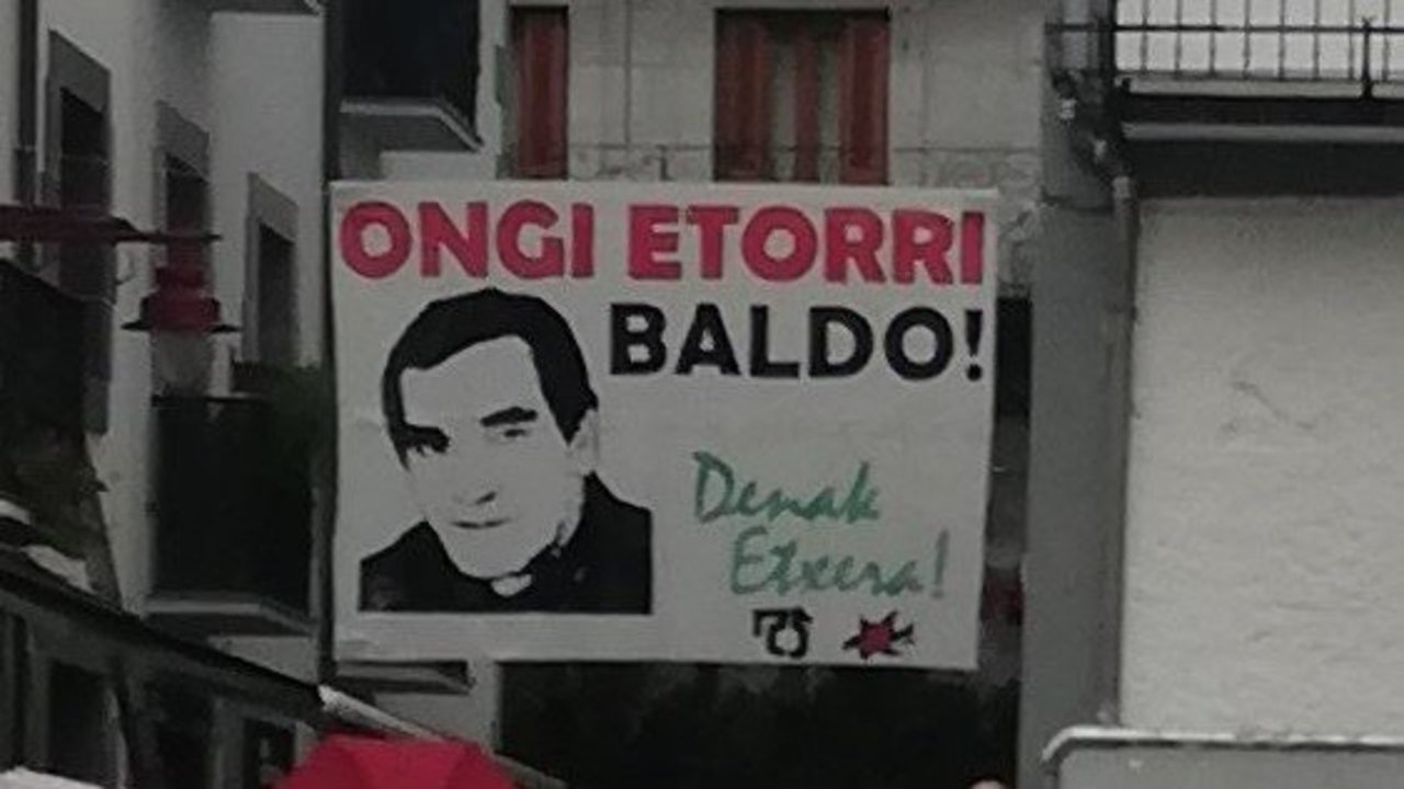 Pancarta de apoyo al etarra Baldo en Bilbao