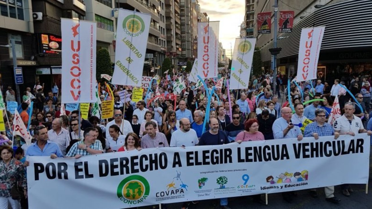 Fotografías manifestación Alicante 19 de mayo, Idiomas y Educación.