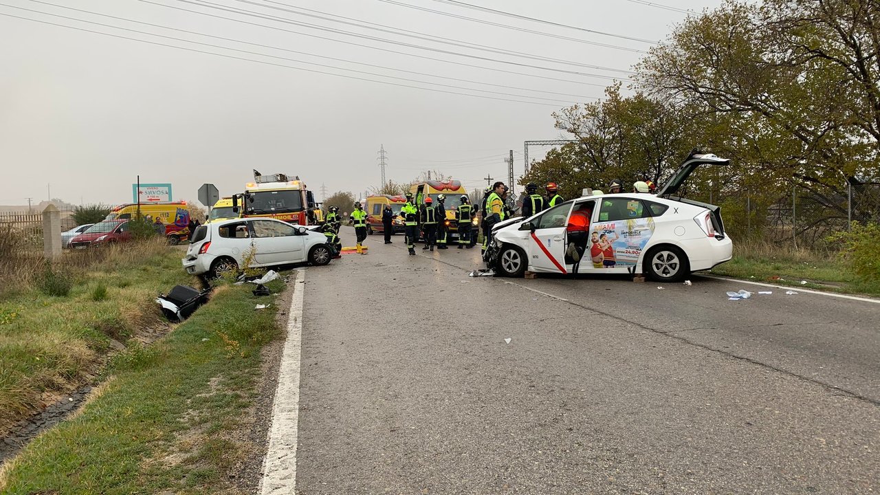 Emergencias Madrid atendiendo un accidente de tráfico