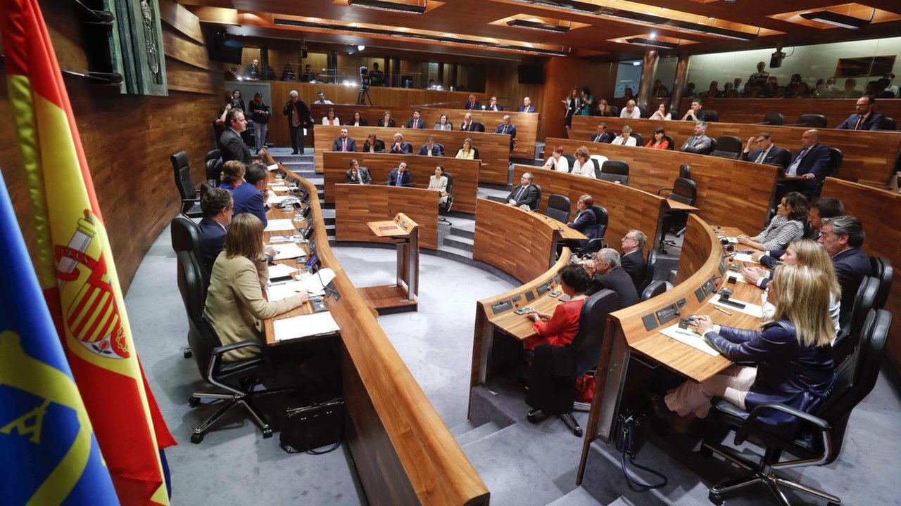 El pleno constituyente de la Junta General de Asturias. J.L CEREIJIDO