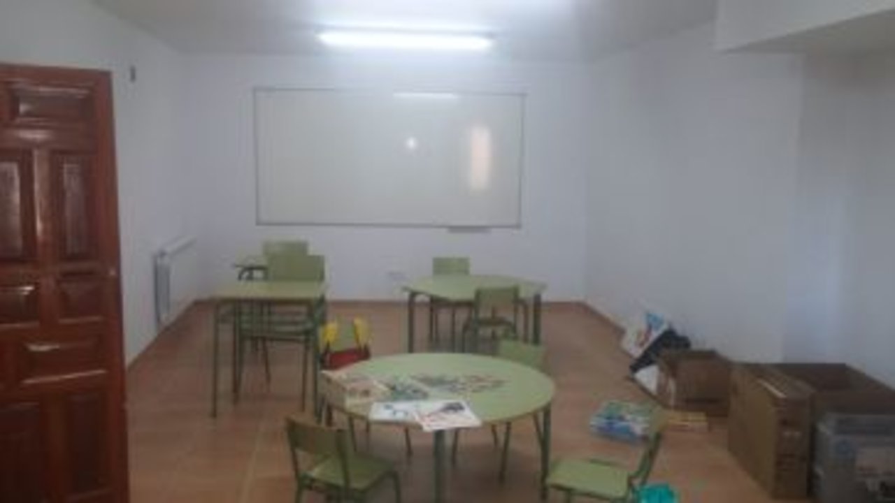 Escuela de Aguilar del Alfambra (Teruel) tras 30 años cerrada