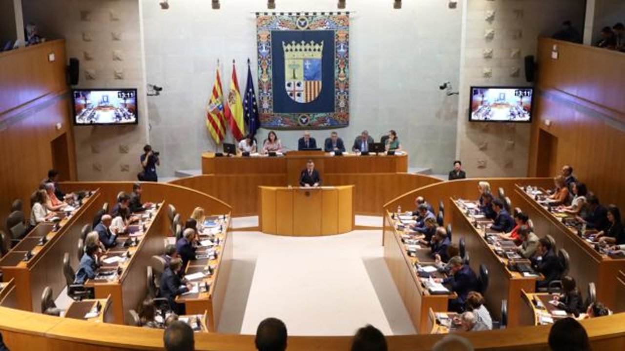 Salón de plenos de las Cortes de Aragón