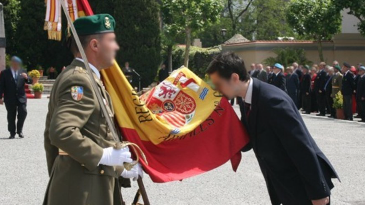 Jura de bandera en el cuartel de El Bruc, en Barcelona.