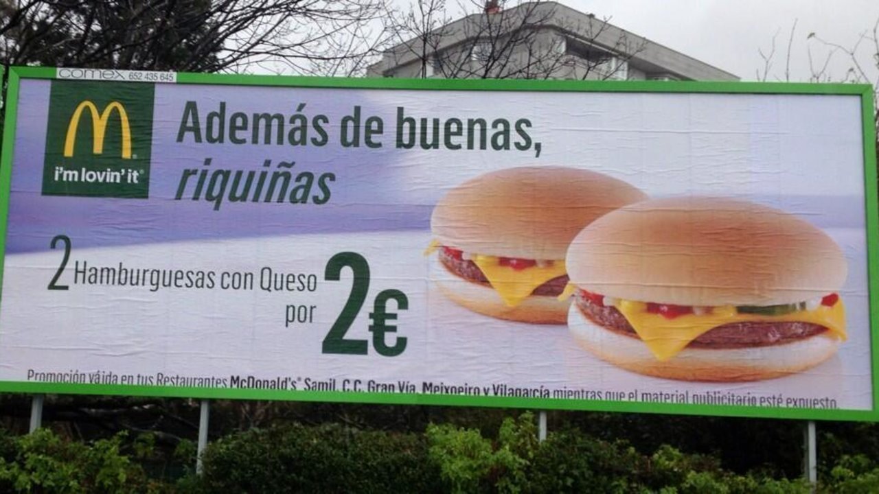 Cartel publicitario de McDonald's en la provincia de Pontevedra.