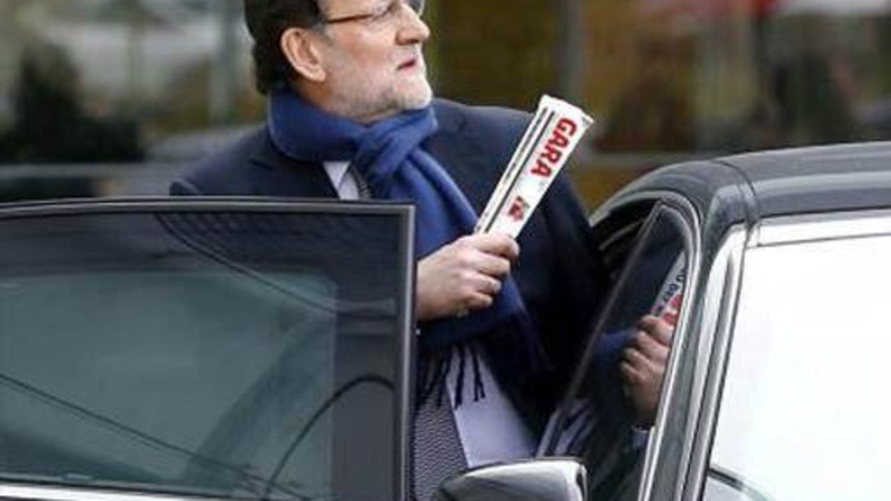 El fotomontaje de Mariano Rajoy con el diario Gara en la mano.