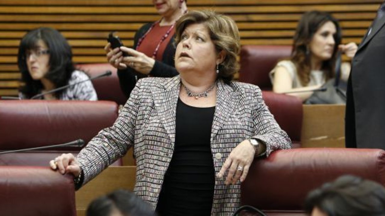 La ex presidenta de las Cortes Valencianas, Milagrosa Martínez, en su actual escaño.