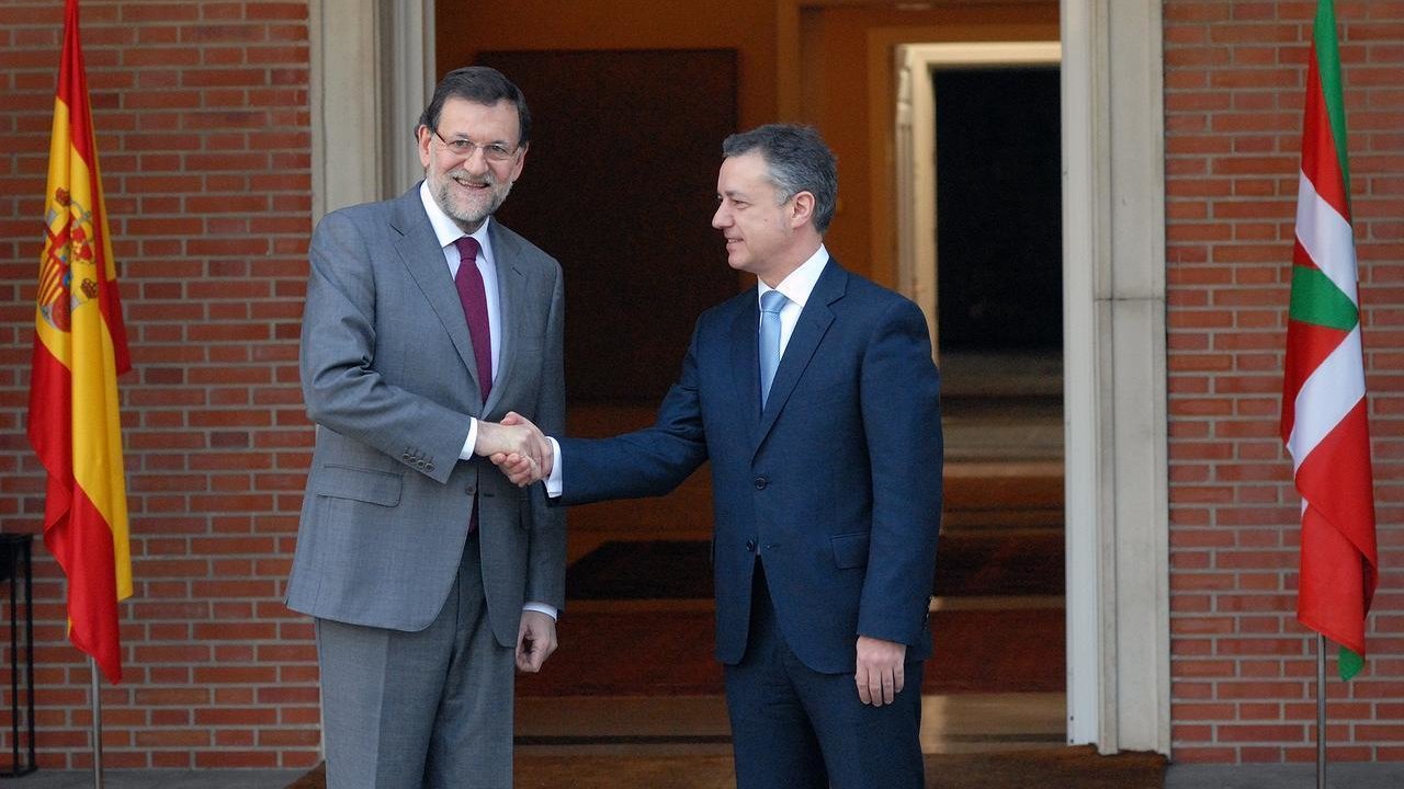 Mariano Rajoy recibe a Íñigo Urkullu en el Palacio de la Moncloa.