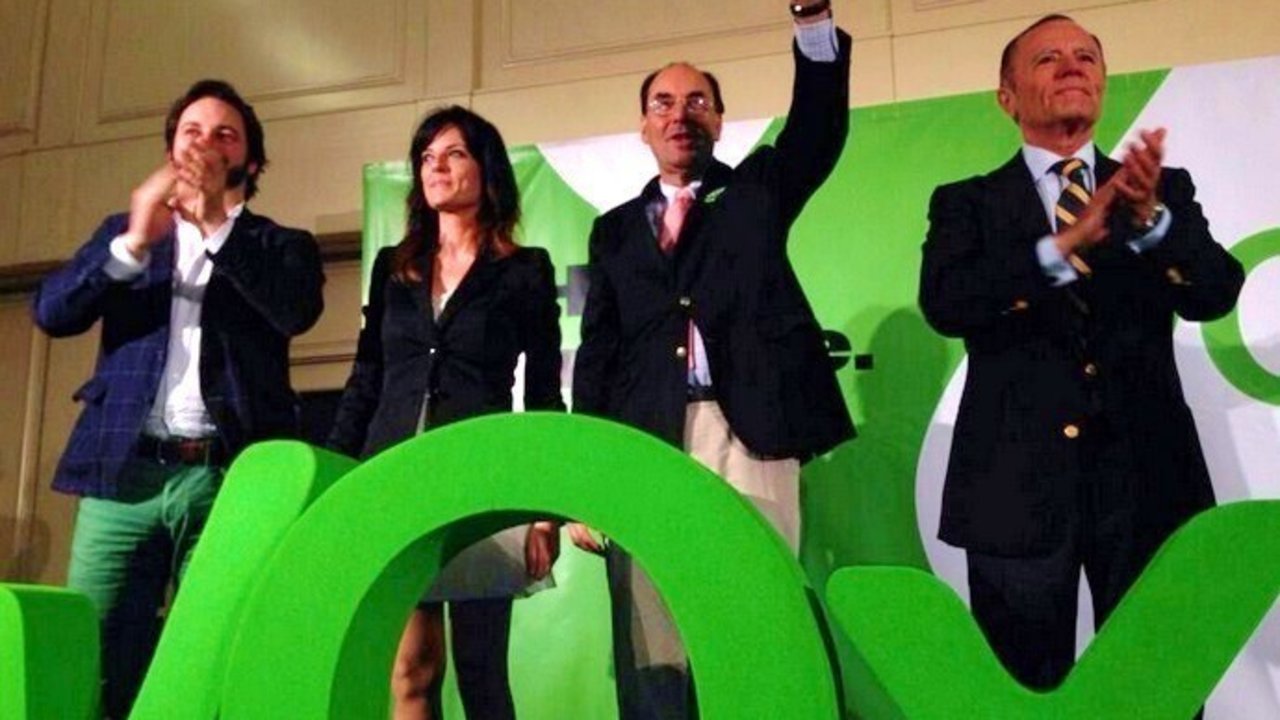 Alejo Vidal Quadras (segundo por la derecha), con otros dirigentes de Vox en Valencia.
