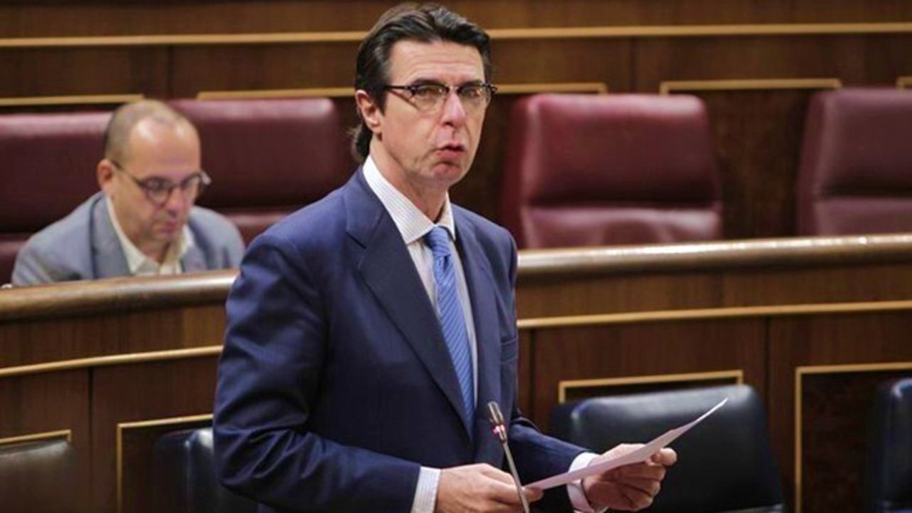 El minsitro de Industria, José Manuel Soria, en el pleno del Congreso de los Diputados.