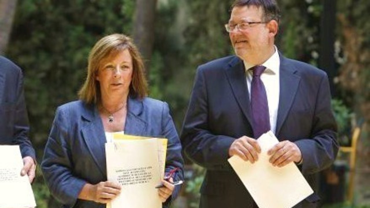 La líder de Esquerra Unida, Marga Sanz, y el secretario general del PSPV, Ximo Puig.