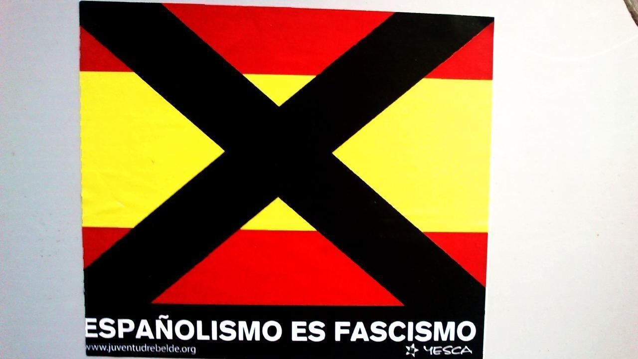 Pegatina de los nacionalistas castellano de Yesca en Madrid contra el "españolismo".
